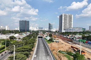 Hầm chui Nguyễn Văn Linh - Nguyễn Hữu Thọ trước ngày thông xe 1 nhánh