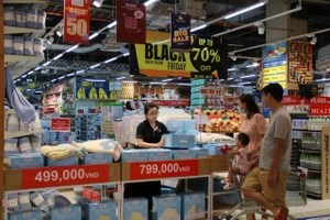 Nhiều mặt hàng giảm giá tới 70% dịp Black Friday nhưng khách vẫn... thờ ơ