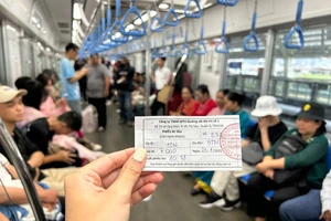 11/14 nhà ga tuyến Metro số 1 ngừng bán vé giấy