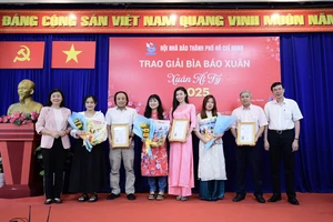 Báo Pháp Luật TP.HCM đạt giải ba bìa báo Xuân của Hội nhà báo TP.HCM 
