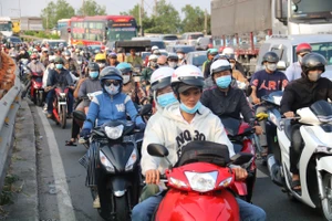 58.000 hành khách về quê qua bến xe Miền Tây trong ngày 26 Tết