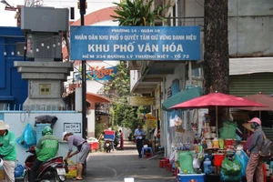 Hàng chục hộ dân bàn giao đất mở rộng hẻm ở quận 10, TP.HCM