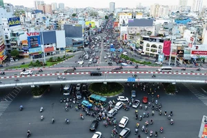 Tìm cách gỡ nút thắt giao thông khu vực Hàng Xanh