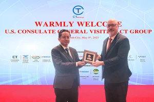 Phái đoàn Tổng Lãnh sự Hoa Kỳ thăm và làm việc với CT Group về công nghệ cao, giáo dục, phát triển bền vững