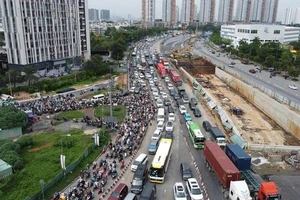 Nguyên nhân ùn ứ giao thông khi cấm xe máy vào đường dẫn cao tốc TP.HCM - Long Thành - Dầu Giây