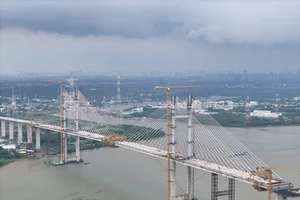 Chính thức hợp long cầu Bình Khánh trên cao tốc Bến Lức - Long Thành