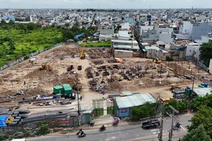 Trường tiểu học trên đất nghĩa trang Bình Hưng Hòa đang dần thành hình