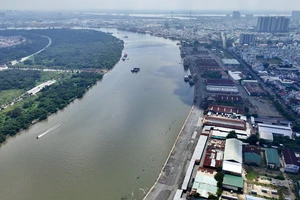 TP.HCM đề xuất đổi chỗ cảng khách quốc tế, cầu Thủ Thiêm 4 hạ tĩnh không còn 15 m