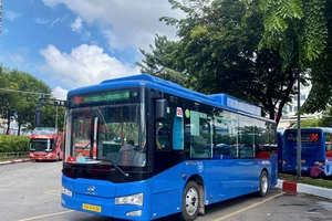 TP.HCM yêu cầu làm rõ nhiều nội dung Đề án khai thác 19 bến, bãi xe buýt lắp trụ sạc điện