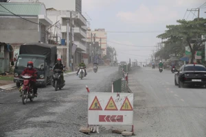 Đường vào bến xe Miền Đông mới nhộn nhịp thi công