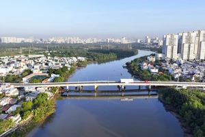 TP.HCM hạn chế lưu thông đường thủy để thi công kè chống sạt lở 