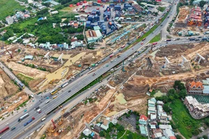 Tất bật trên đại công trường nút giao Tân Vạn, thông xe kỹ thuật cuối năm nay