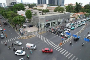 Vạch mắt võng phát huy hiệu quả, TP.HCM kẻ thêm tại nhiều giao lộ