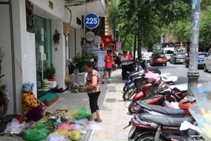 TP.HCM đẩy mạnh xử lý lấn chiếm vỉa hè, lòng đường qua hình ảnh
