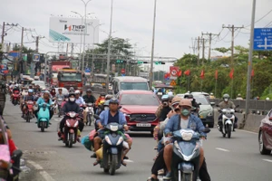 Bến xe, cửa ngõ TP.HCM đông dần khi người dân trở lại sau Lễ 2-9