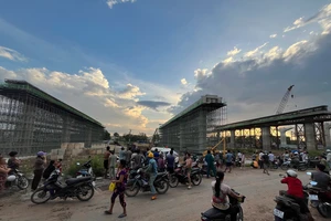 Ban giao thông lên tiếng về sự cố sập cần cẩu dự án Vành đai 3 TP.HCM