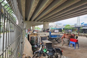 Băn khoăn bài toán biến gầm cầu thành bãi giữ xe