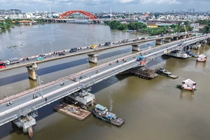 Ngắm cầu Bình Triệu 1 sau hoàn tất kích nâng, lên cao thêm 1,08m