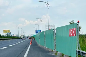 Từ hôm nay lắp đặt rào chắn để mở rộng cao tốc TP.HCM - Long Thành, người dân lưu ý