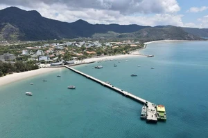 TP.HCM giải bài toán kết nối sân bay Côn Đảo: Mở đường xuyên núi hay làm cáp treo?