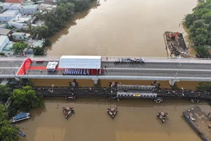 TP.HCM đang tháo dỡ cầu Long Kiểng cũ, hạn chế phương tiện đường thủy