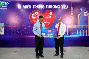 EVNHCMC ủng hộ 200 triệu đồng vào Quỹ “Chung một tấm lòng: Vì miền Trung thương yêu”