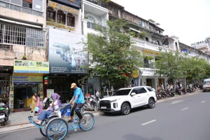 Hiện trạng đường Lê Lợi, TP.HCM trước ngày thay áo đón Tết