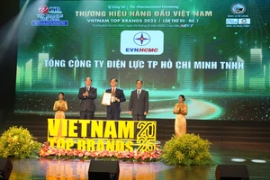 EVNHCMC được vinh danh 'Thương hiệu hàng đầu Việt Nam 2025'