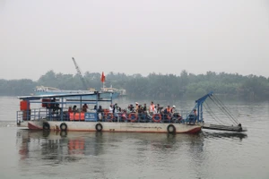 Người dân phấn khởi vì bến đò Bình Quới hoạt động lại, hết cảnh đi đường vòng