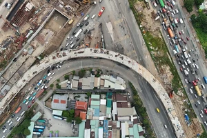 Cầu vượt ở nút giao An Phú lộ diện, về đích đúng 31-12