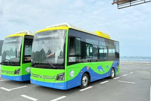 Xe buýt điện đầu tiên ở Côn Đảo hoạt động từ 25-12
