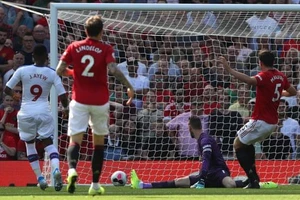 Rashford hỏng 11 m, MU thua sốc Crystal Palace trên sân nhà