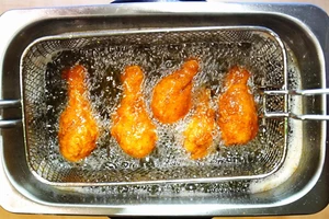 Thực phẩm nhiều cholesterol gây ảnh hưởng đến tuổi thọ của mắt