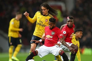 Hậu vệ mắc sai lầm, MU bị Arsenal cầm chân tại Old Trafford