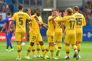 Siêu sao rực sáng, Barca đánh bại Eibar, tạm chiếm ngôi đầu