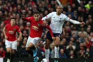 VAR giúp MU chặn đứng chuỗi trận toàn thắng của Liverpool