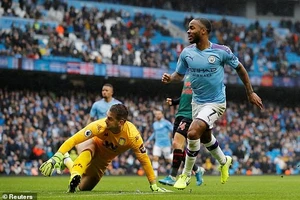 ‘Hủy diệt’ Aston Villa trong hiệp 2, Man City áp sát Liverpool