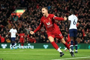 11m giúp Liverpool thắng ngược Tottenham kịch tính tại Anfield