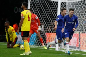 Chelsea tiếp tục thăng hoa, Arsenal xa dần tốp 4
