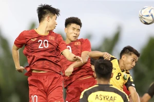 Clip bàn thắng thứ 5 thuộc về Thành Chung hay Hà Đức Chinh?