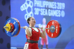 Tuyển cử tạ Việt Nam 'rơi vàng' ở lượt nâng cuối