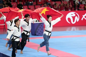 Taekwondo Việt Nam lập 3 'cú đúp' ngày ra quân SEA Games 30