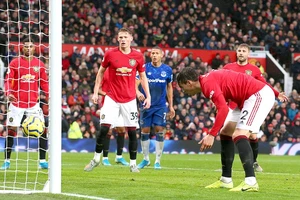 Hậu vệ ‘đốt đền’, sao trẻ tỏa sáng giúp MU thoát thua Everton