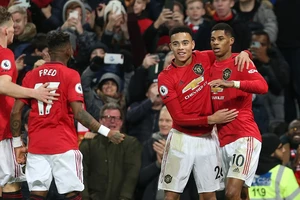 Hàng công bùng nổ, M.U lội ngược dòng “hủy diệt” Newcastle