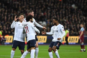 Thắng dễ West Ham, Liverpool tạo nên khoảng cách không tưởng