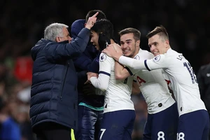 Thắng kịch tính Man. City, Tottenham nuôi mộng vào tốp 4