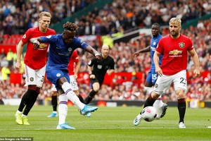 Chelsea - Man. United: Đại chiến cho mục tiêu tốp 4