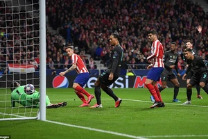 Atletico Madrid tử thủ, Liverpool gặp khó tại Champions League