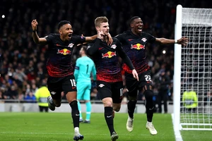 Atalanta ‘hủy diệt’ Valencia, Tottenham thua sốc trên sân nhà