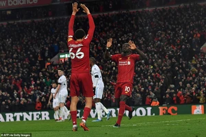 Liverpool thắng khó West Ham bằng màn rượt đuổi tỉ số 